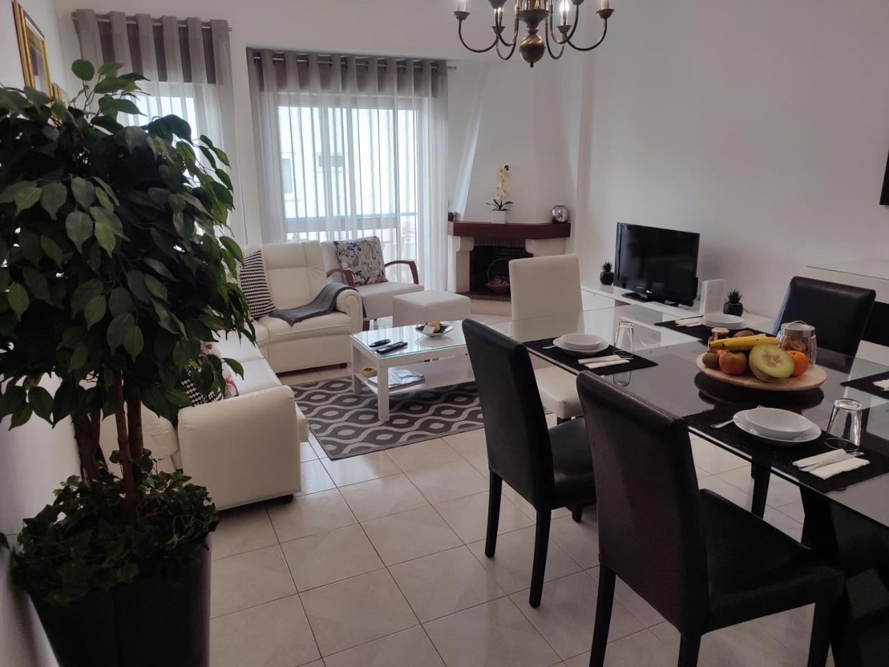 Blue Boat House - the Atlantic Breeze 1