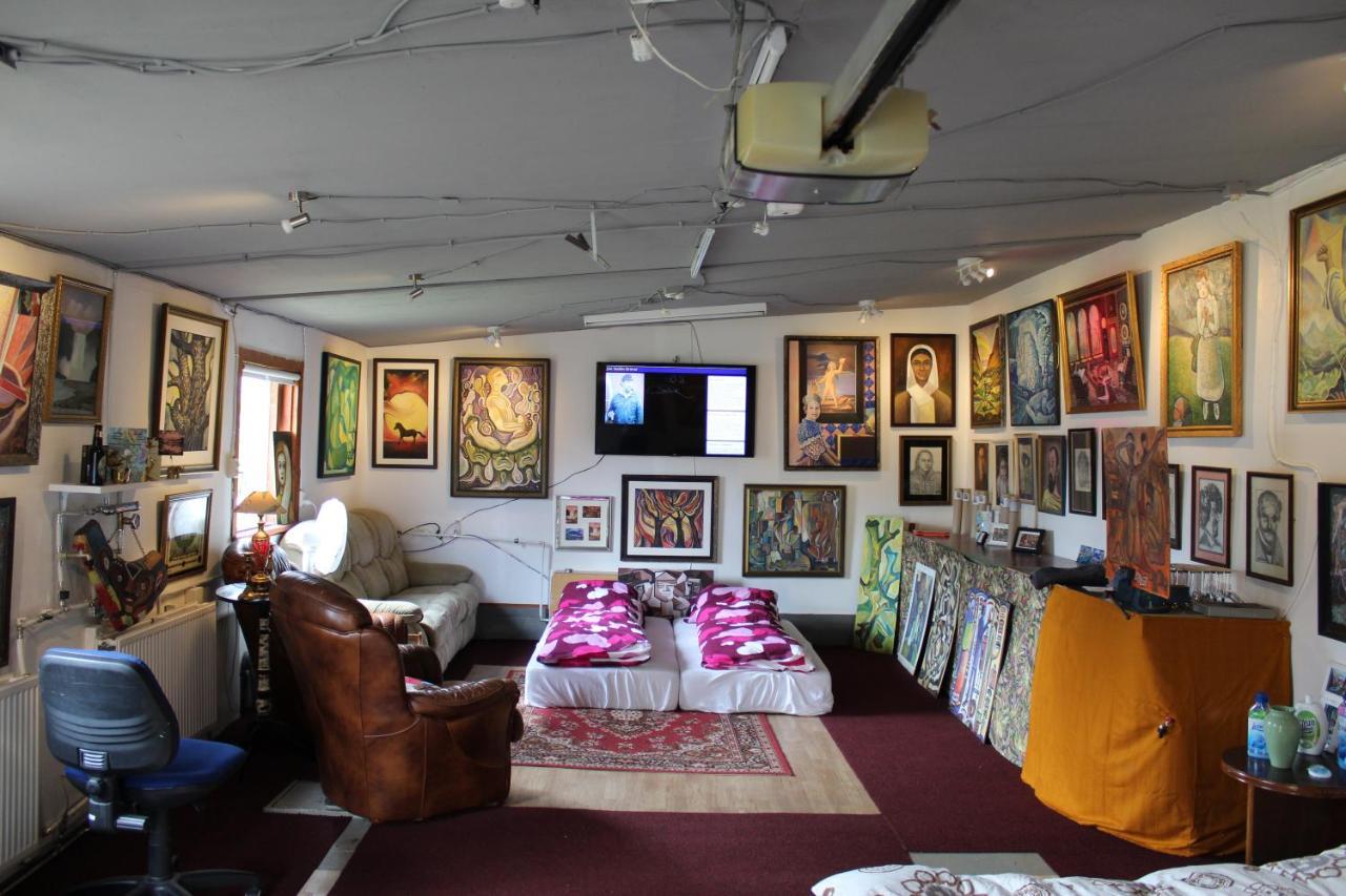 Brimarsbru Sleep Inn-Art Gallery 1