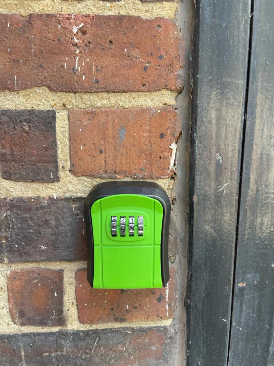 One Bedroom Flat Near Vauxhall Train Station London 1