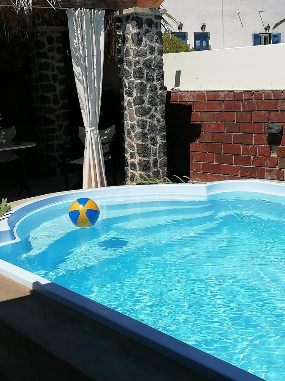 5bedroom Villa in Perissa Beach
