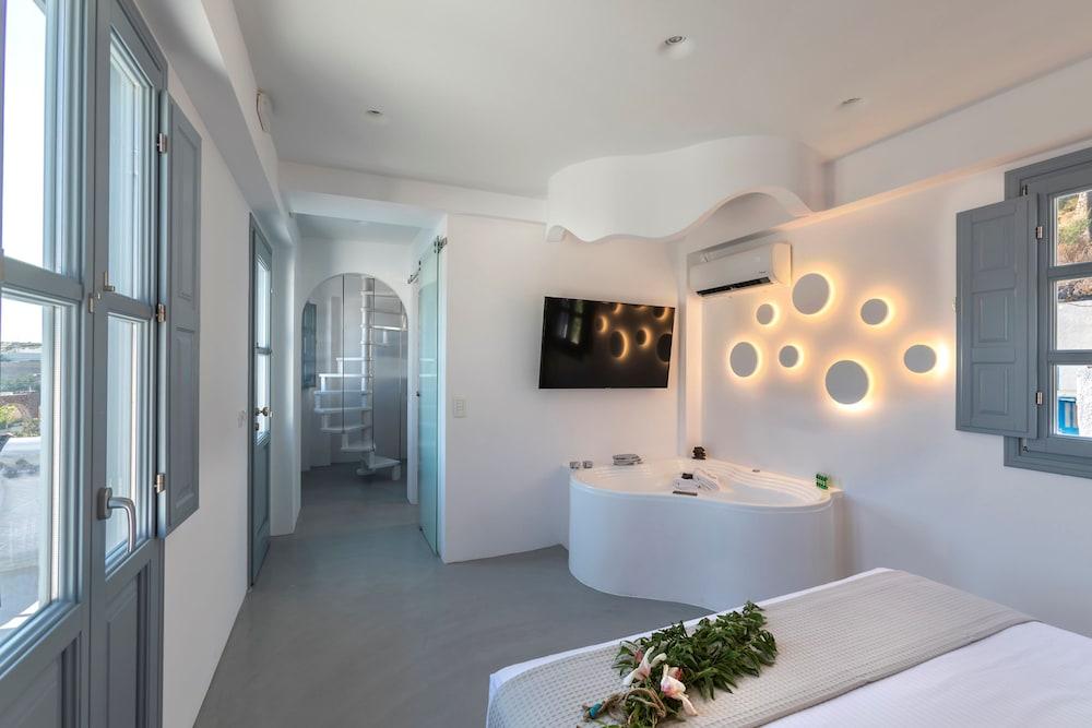 Blackstone Luxury Suites 2