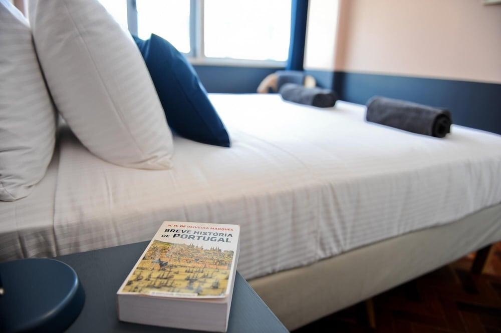 Gin O Clock Apartment 3a 1