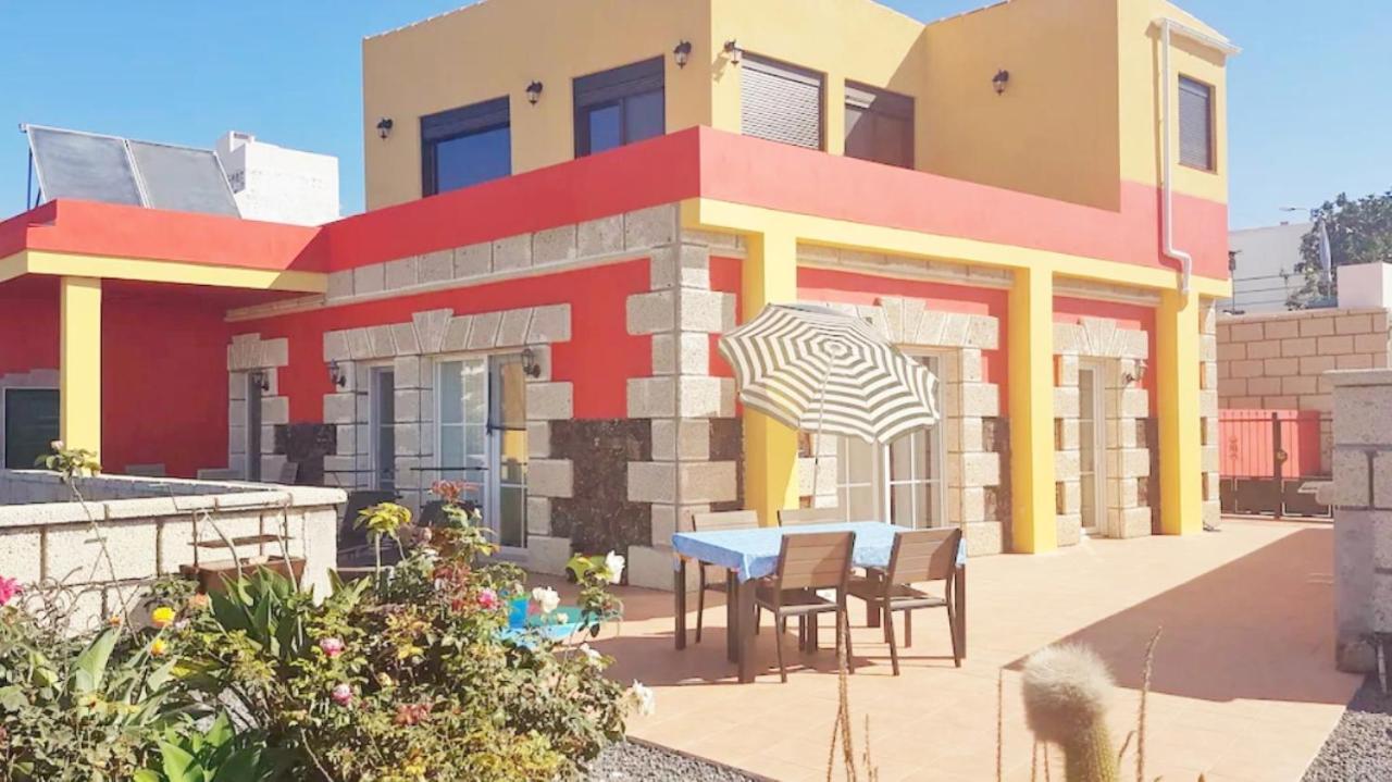 Impeccable 1-Bed Apartment in Villa de Arico Pool 1