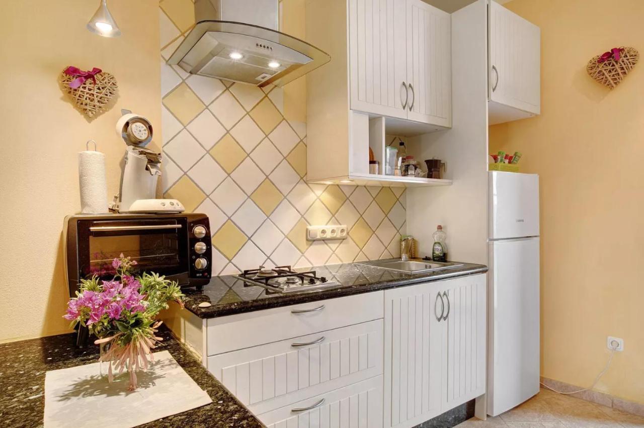 Impeccable 1-Bed Apartment in Villa de Arico Pool 2