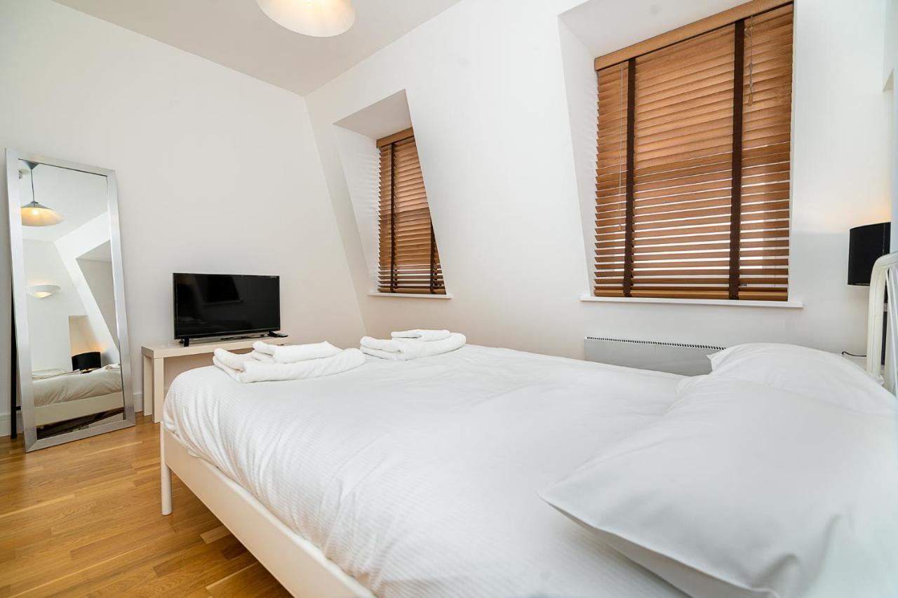 Modern 1 Bed Flat in Holborn, London for Up To 2 People - with Free Wifi 2