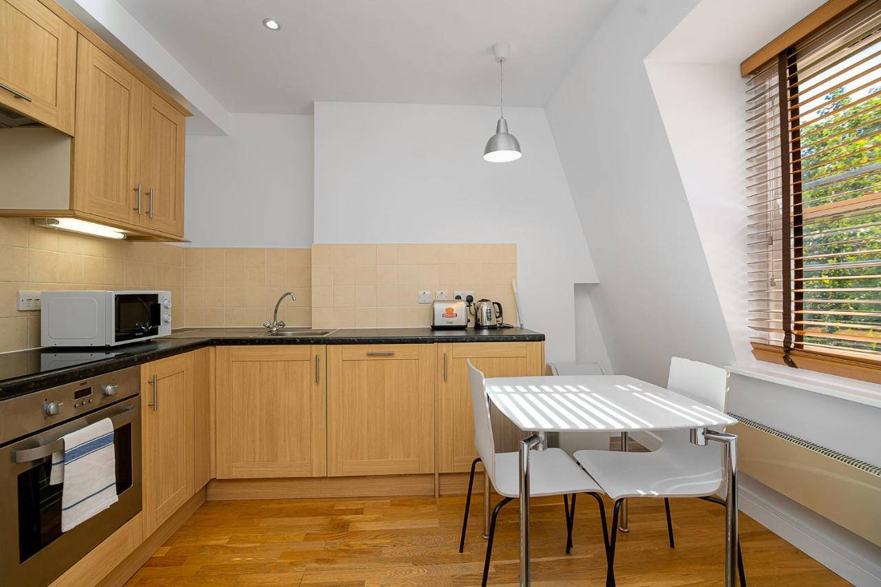 Modern 1 Bed Flat in Holborn, London for Up To 2 People - with Free Wifi 1