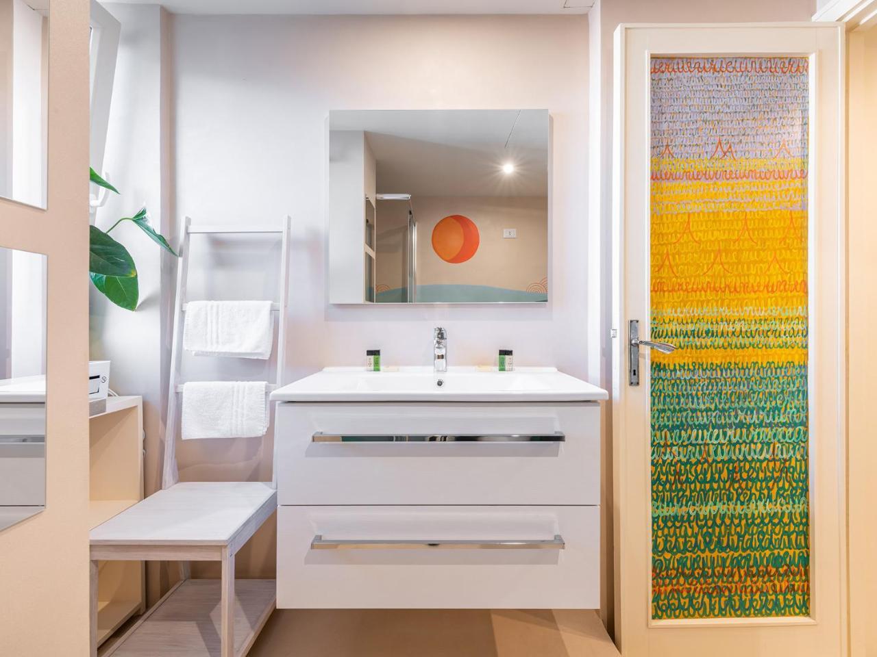 Chic House: Stylish And Central 2