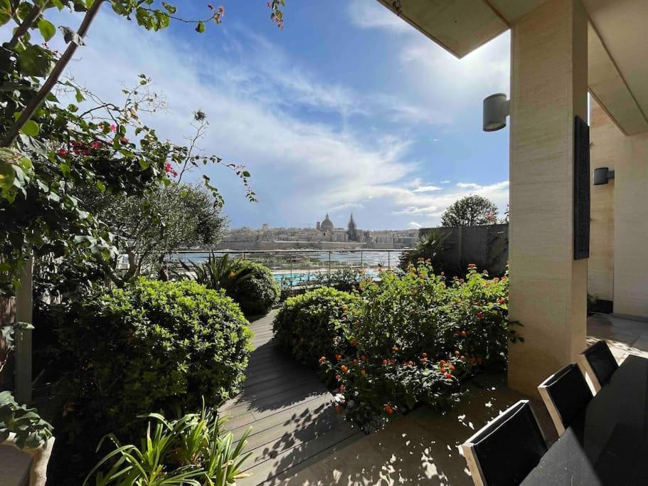 Luxury Apartment Facing Valletta