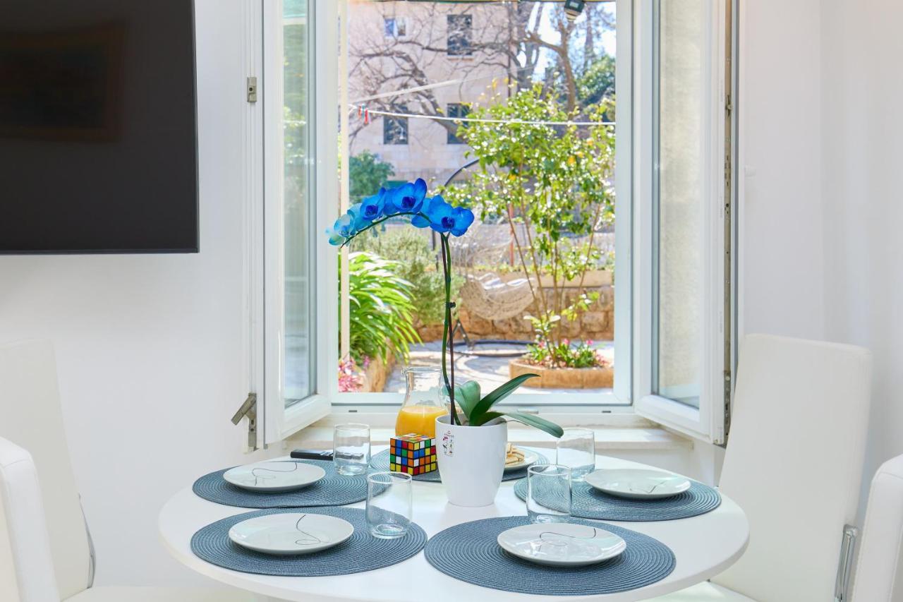 Barbara's Garden Apartment 2