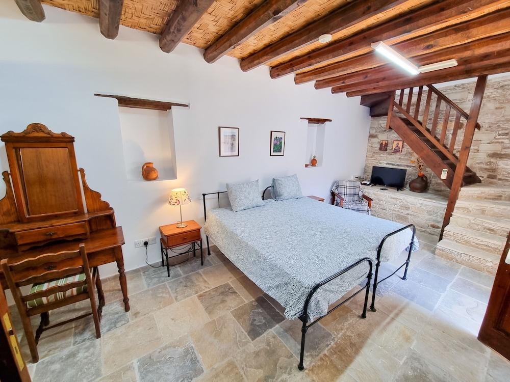 Aphrodite's Pool Retreat 1