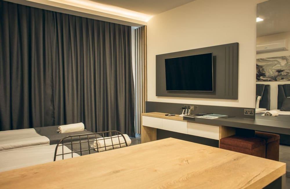 Modern Studio Flat with Pool Near Beach Iskele 2