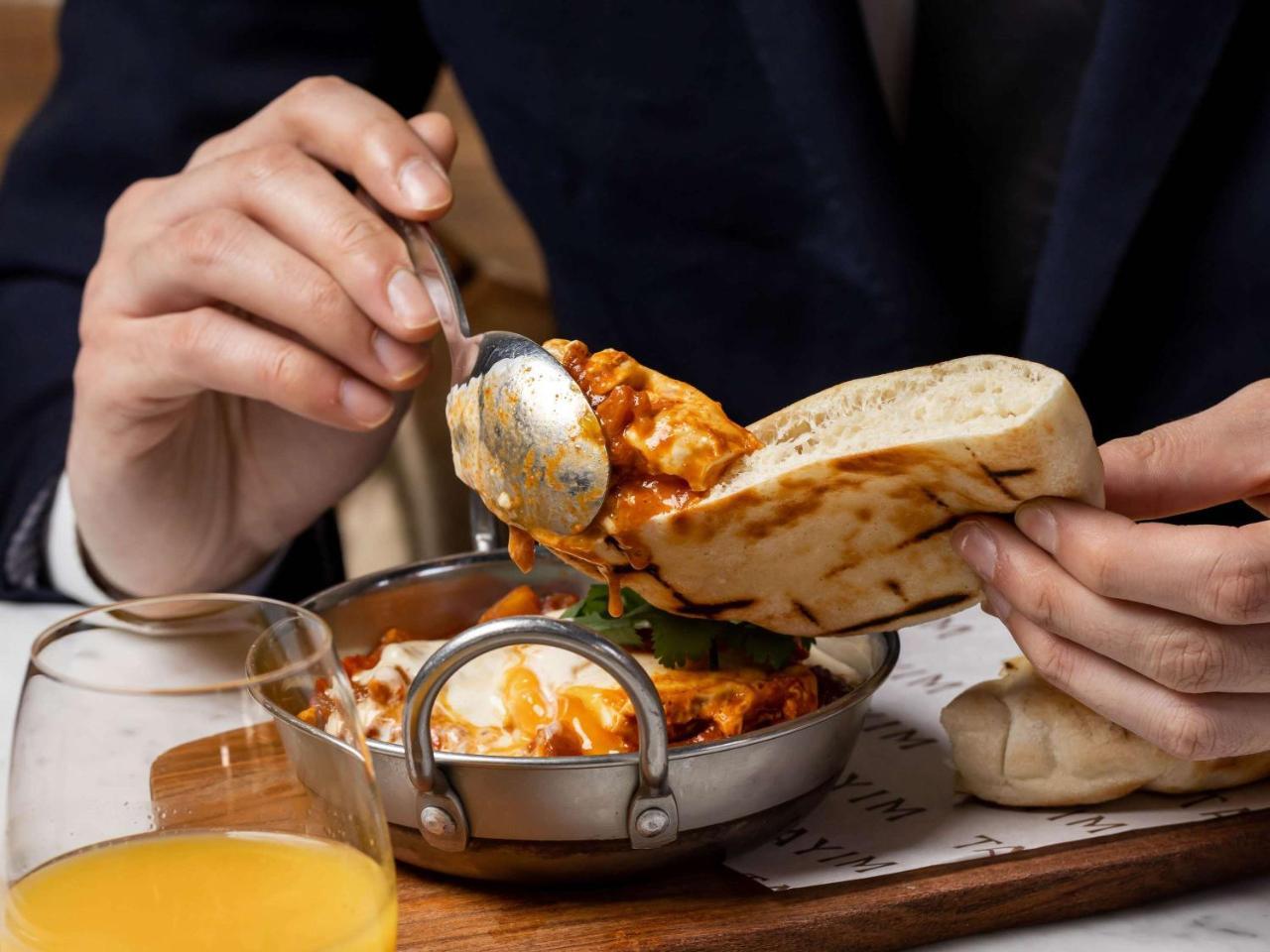 Harbour Rocks Hotel 2