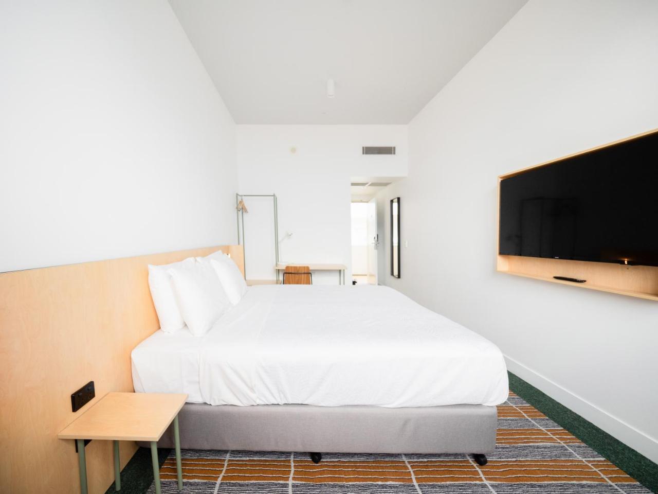 Sydney Harbour Yha - the Rocks 1