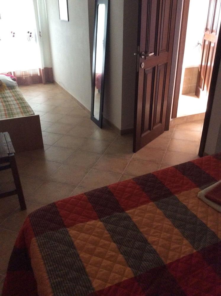 La Valle Dei Corbezzoli 1