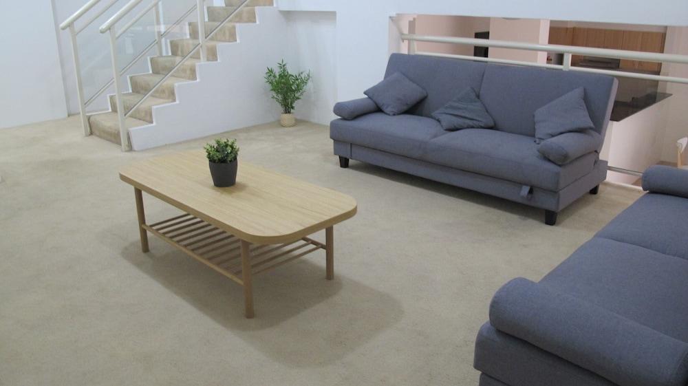 Spacious Ground Floor Apartment Unit 28