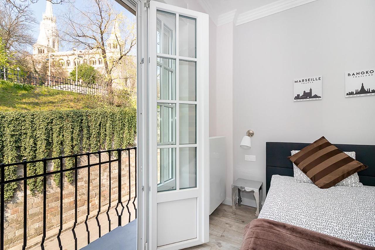 Buda Castle Serpentine Apartments