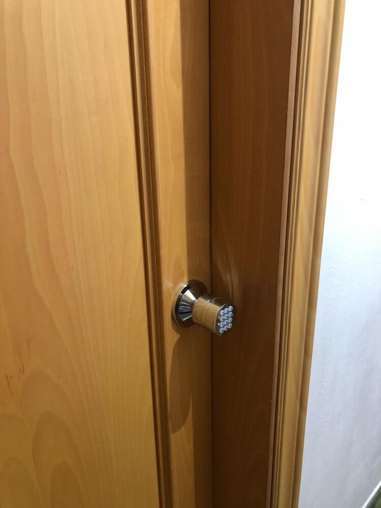 Private Rooms - Fira 2 2