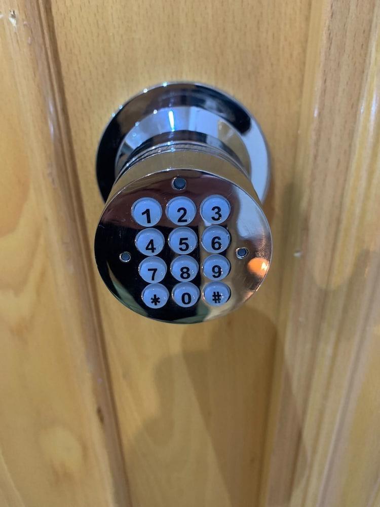 Private Rooms - Fira 2 1