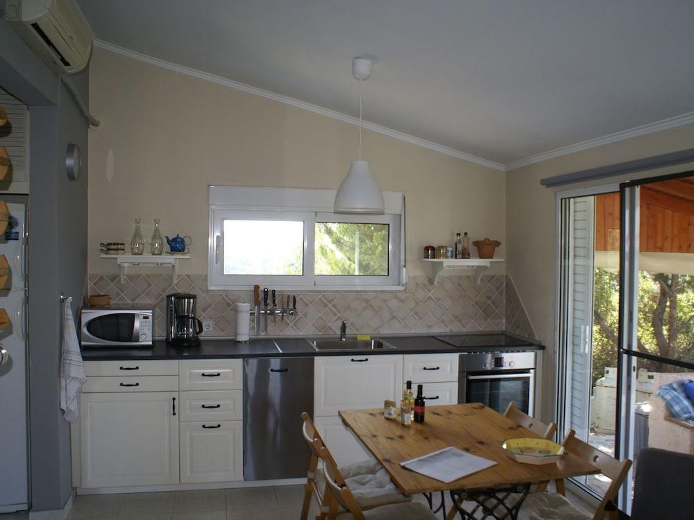 Charming Holiday Home in Kritinia with Garden 1
