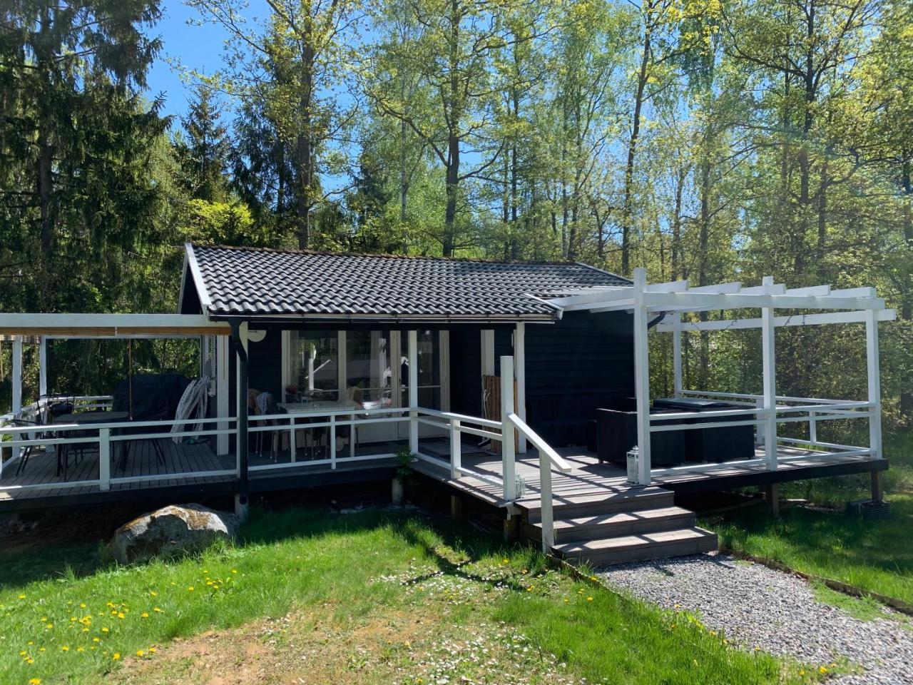 Cozy Cottage Near the Sea 1