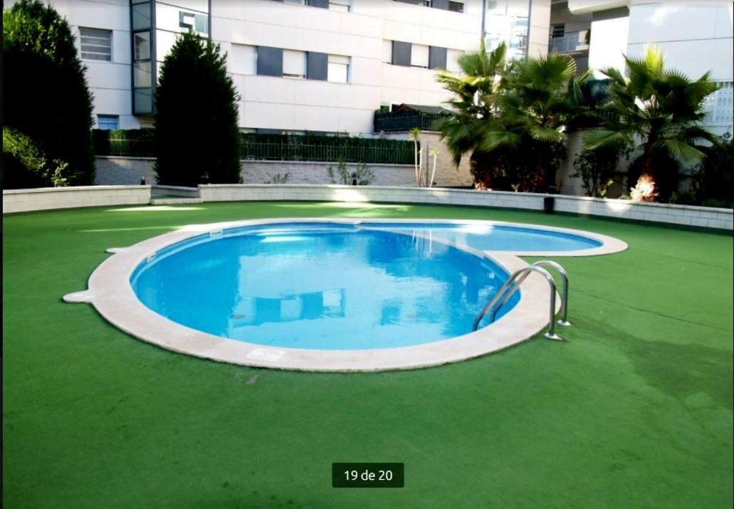 Calido Apartamento Con Piscina En Barcelona 1