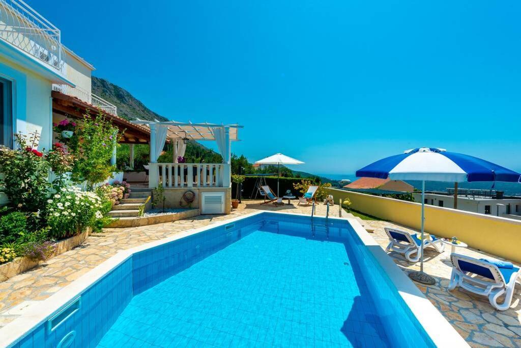 Lovely Lucia's House 1