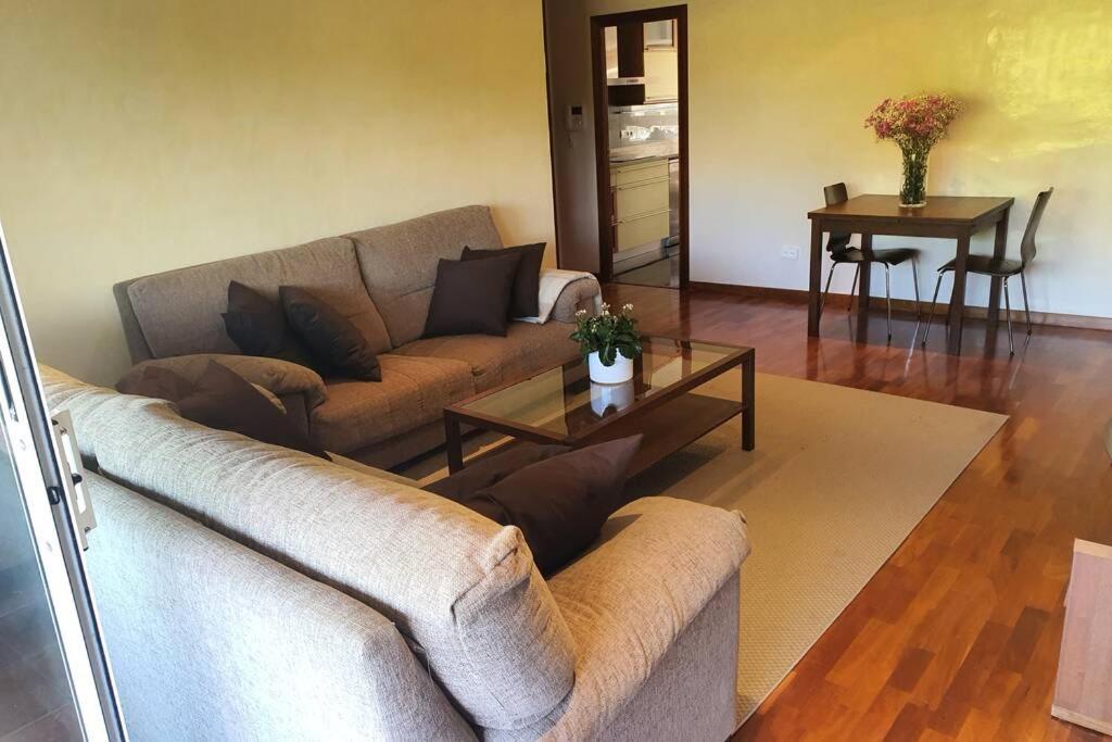 Warmfull Seaside Apartment in a Hightop Condominium 1