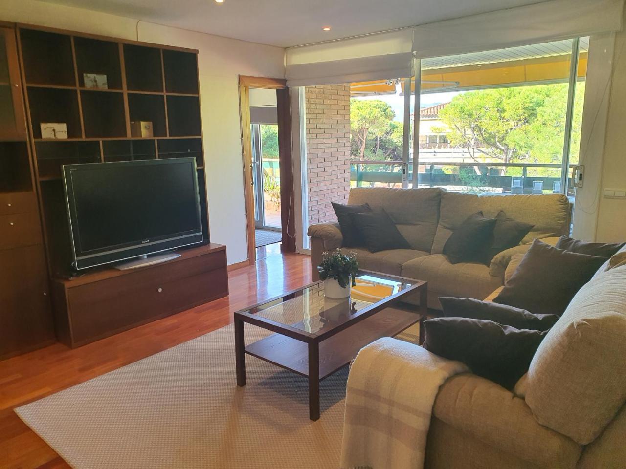 Warmfull Seaside Apartment in a Hightop Condominium