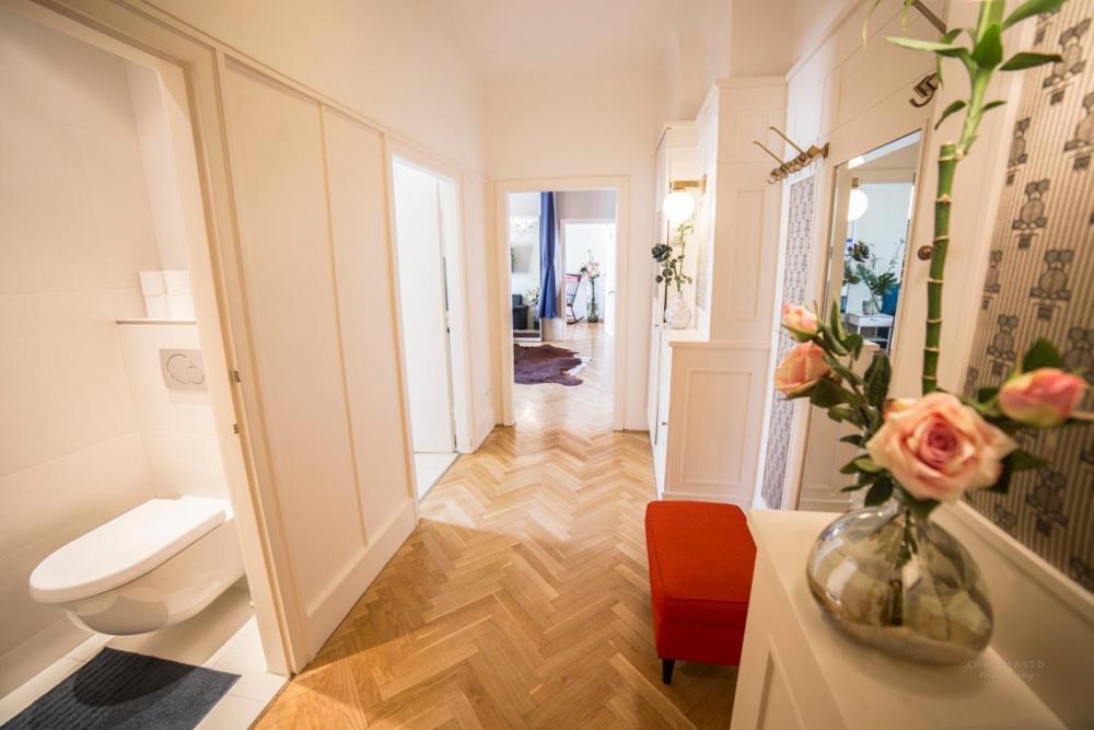 Center Apartment with 360° Rooftop 1