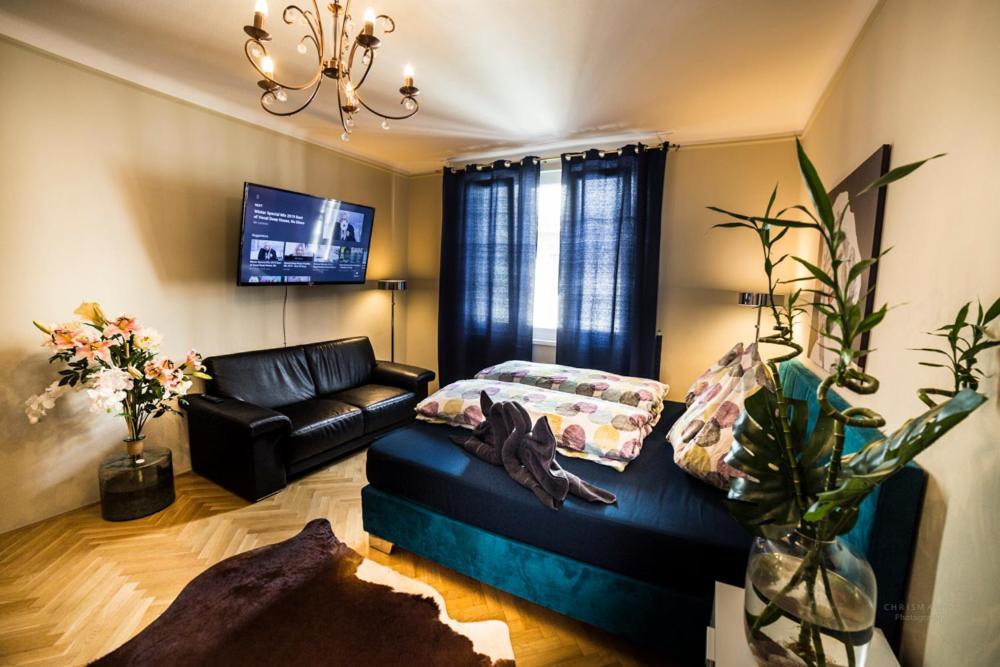 Center Apartment with 360° Rooftop 2