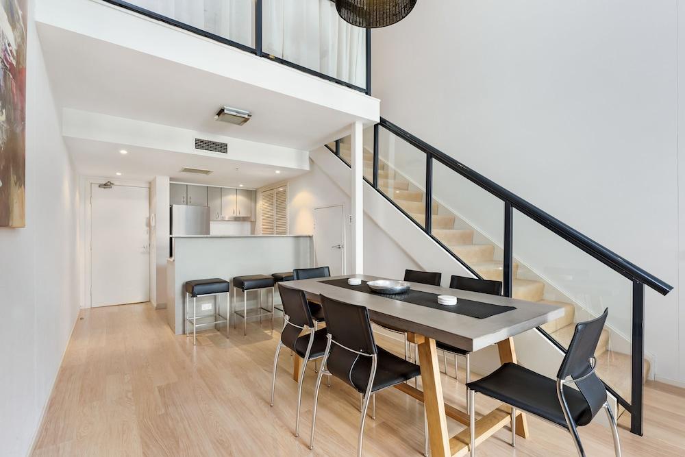 Surry Hills Modern One Bedroom Apartment - Gou