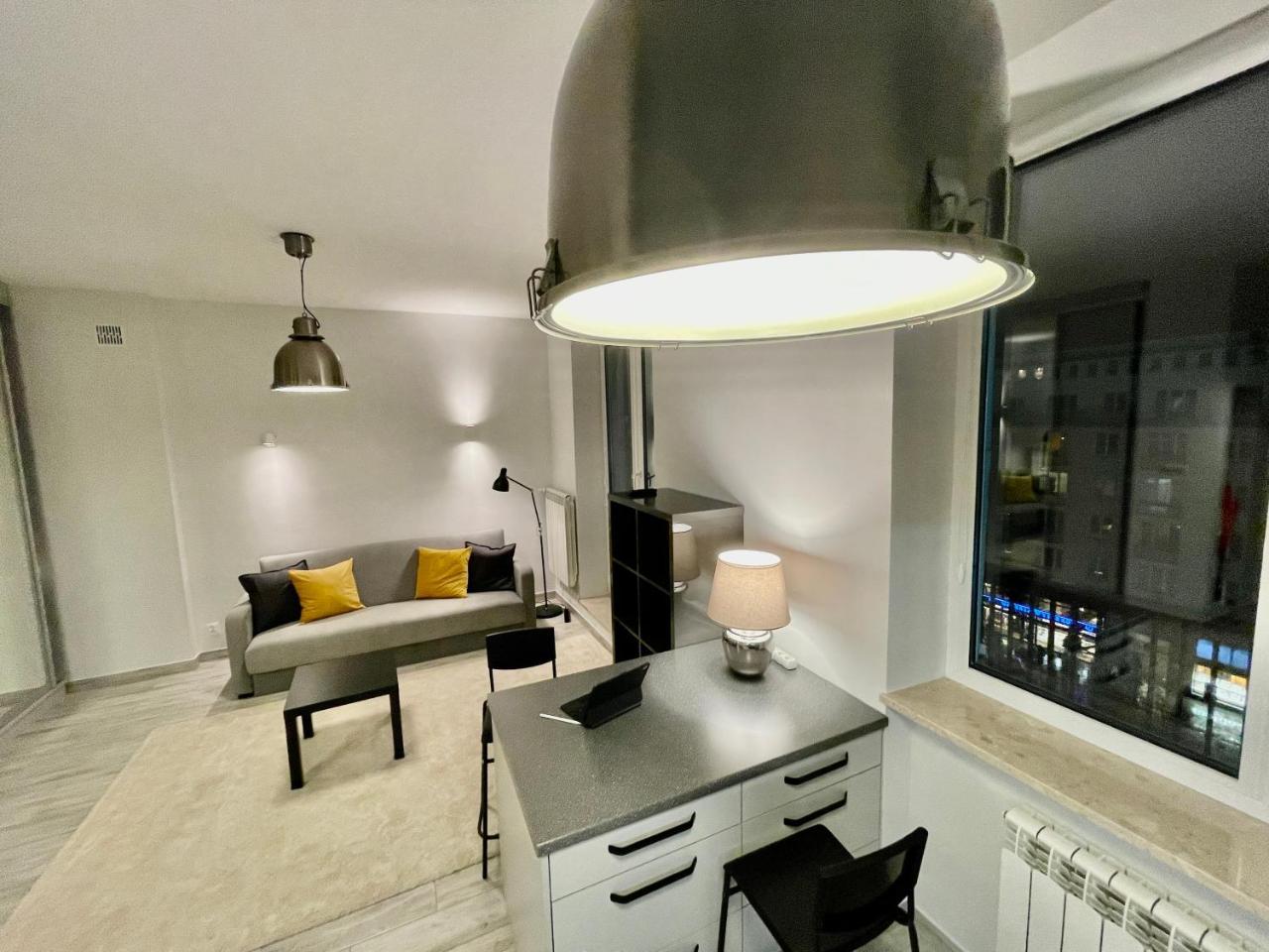 Super Forum 2 Metro Fast Wifi Netflix, Hbo, Appletv