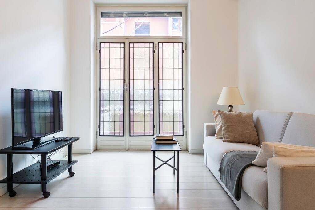 Anita Flexyrent Apt in Brera District A.C. Wifi