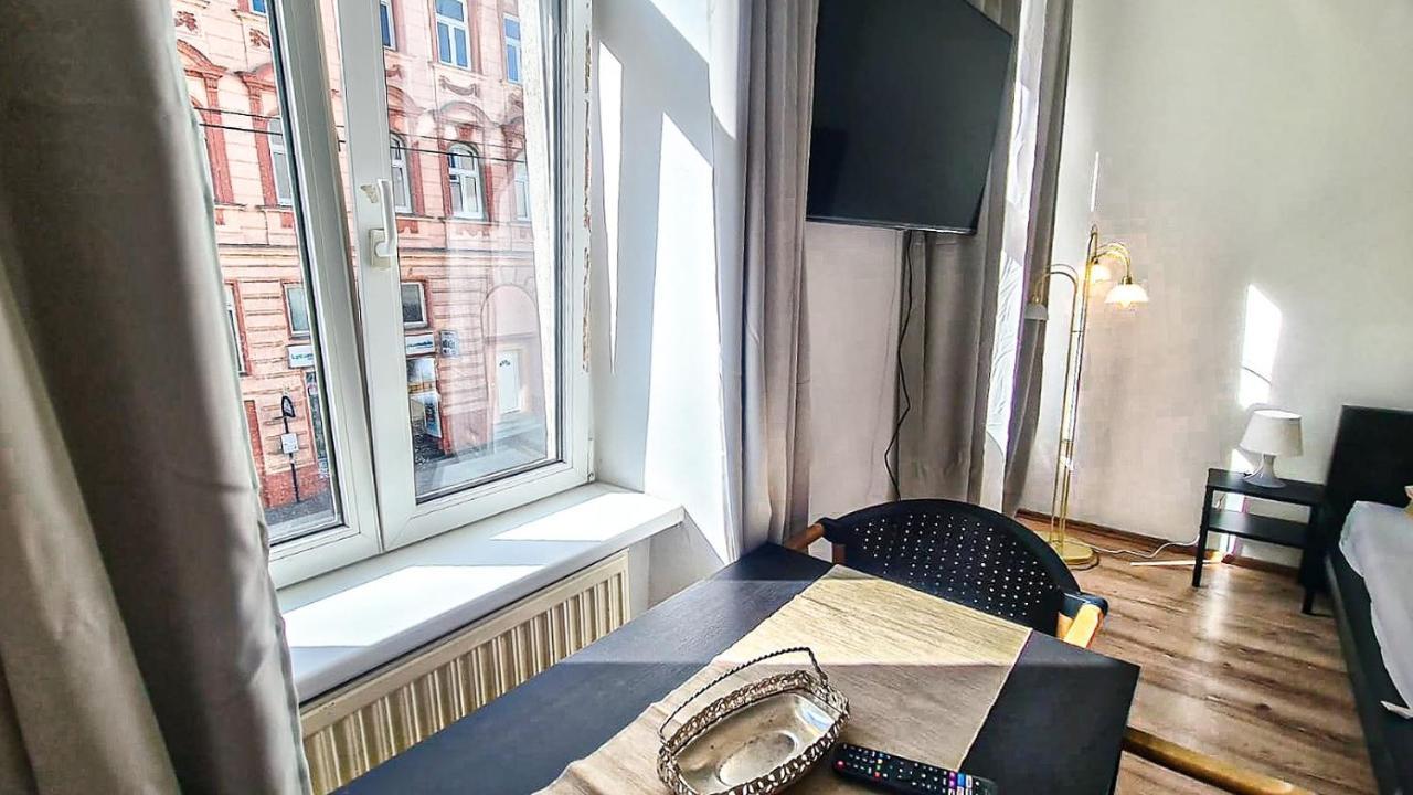 Budget Apartments Well Connected To the Whole City 2