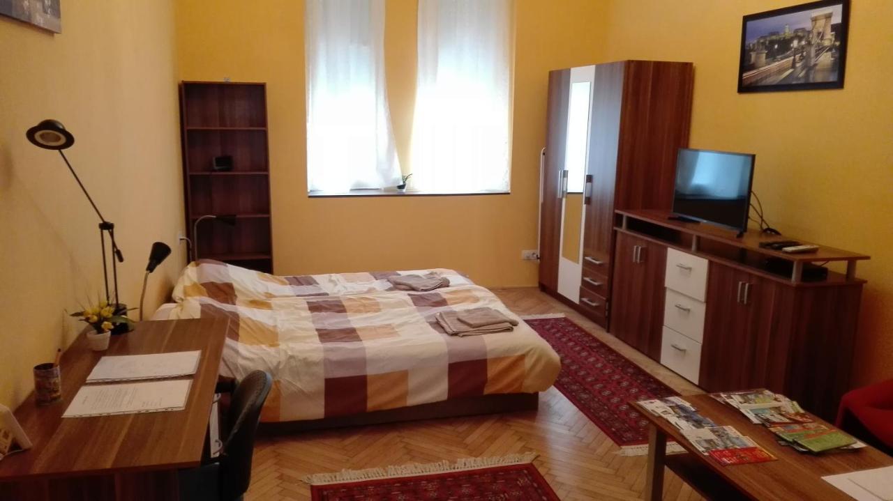Cute Apartment Close To the Center (Adults Only)