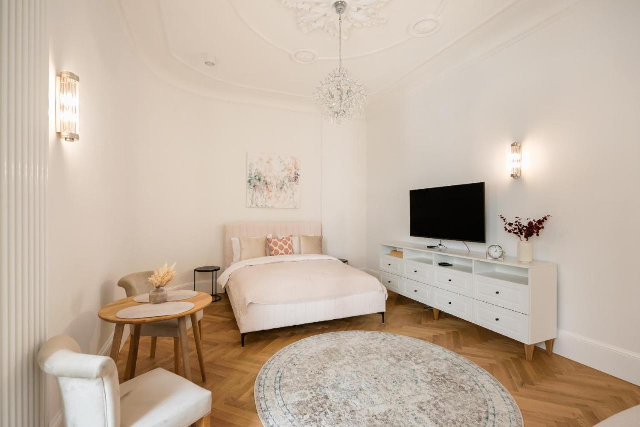 Premium Warsaw Center Studio 1