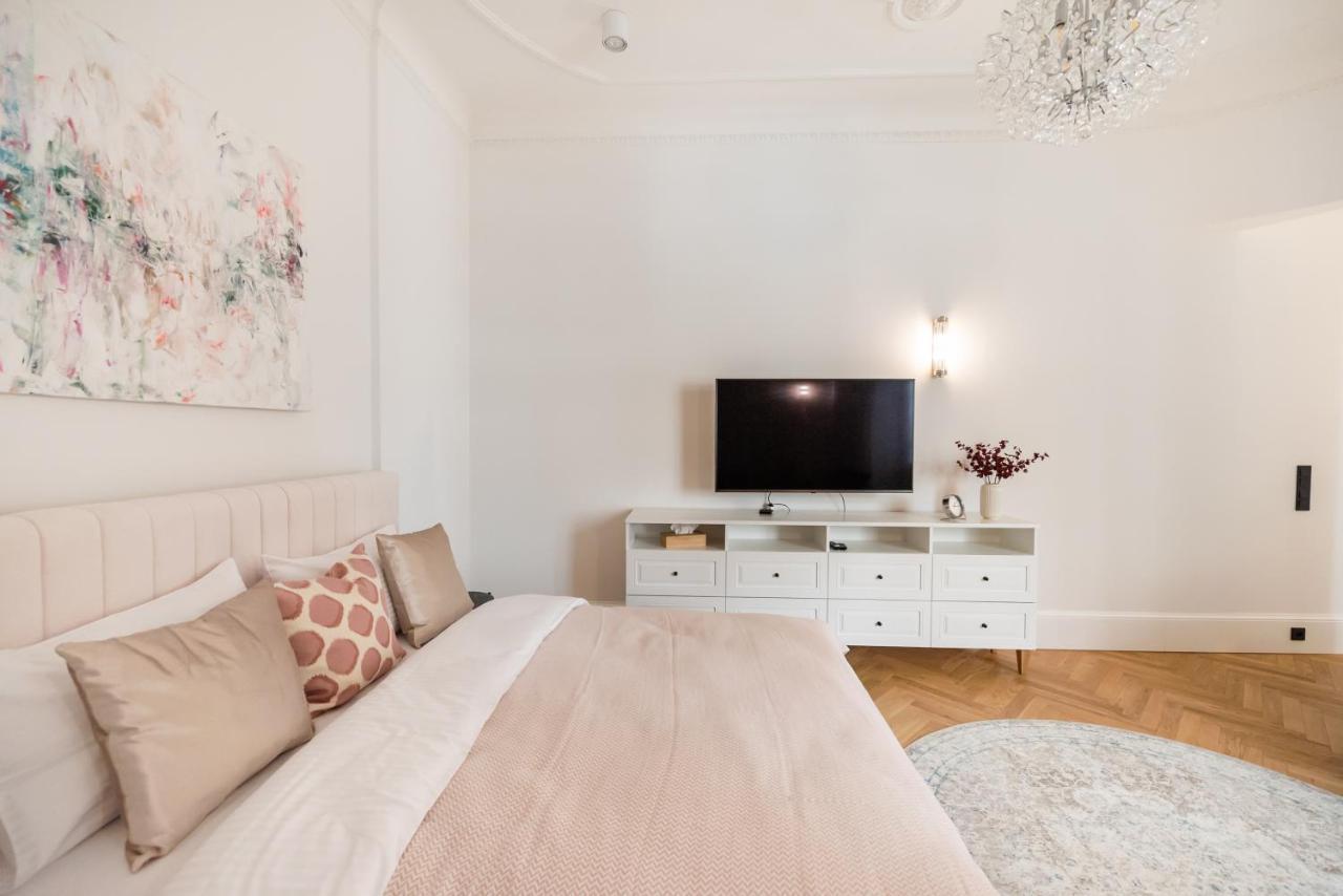 Premium Warsaw Center Studio 2