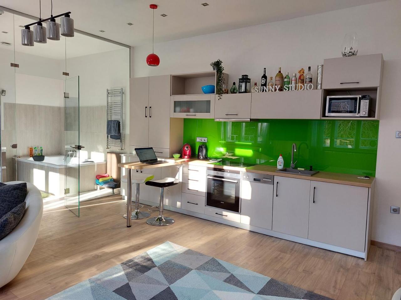 Sunny Studio at the Castle (Adults Only) 2