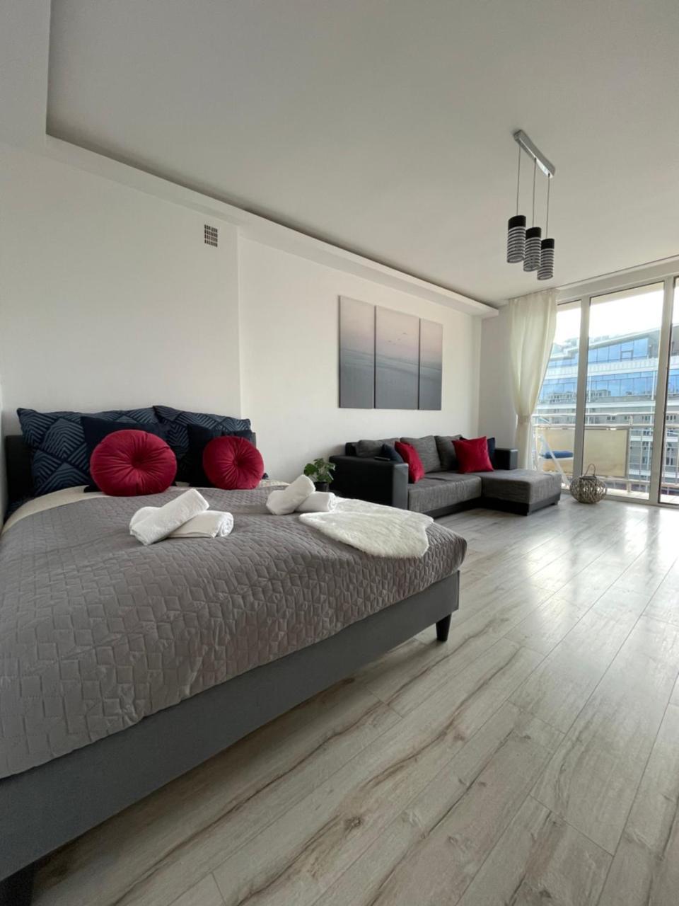 Aleje Jerozolimskie 11 19 - Darmowy Parking - Free Parking - 1km Do Dworca Centralnego, 850m Stacja Metra Nowy Swiat 1