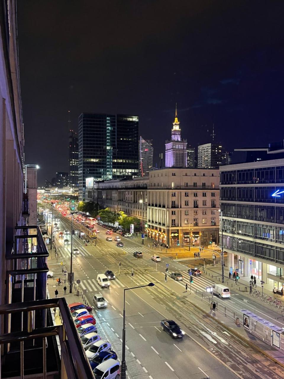 Aleje Jerozolimskie 11 19 - Darmowy Parking - Free Parking - 1km Do Dworca Centralnego, 850m Stacja Metra Nowy Swiat