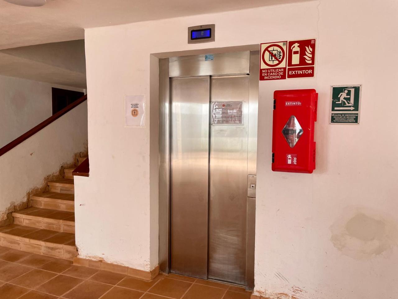 Sunny 2-Bedroom Apartment in Parque Santiago II