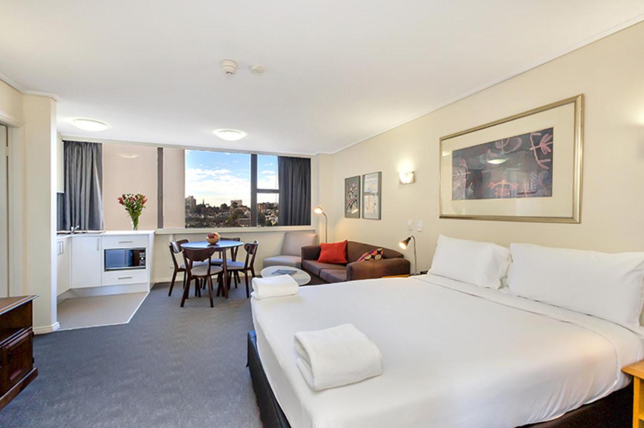 Cosmopolitan Apartment at College St 2