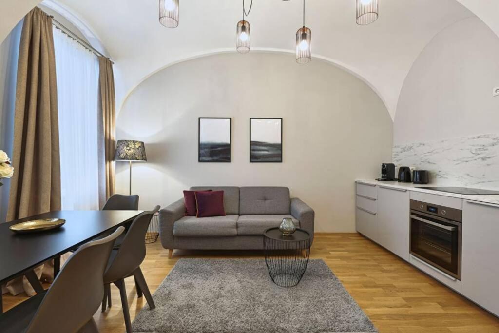 Vienne City Apartment Crown 6 1