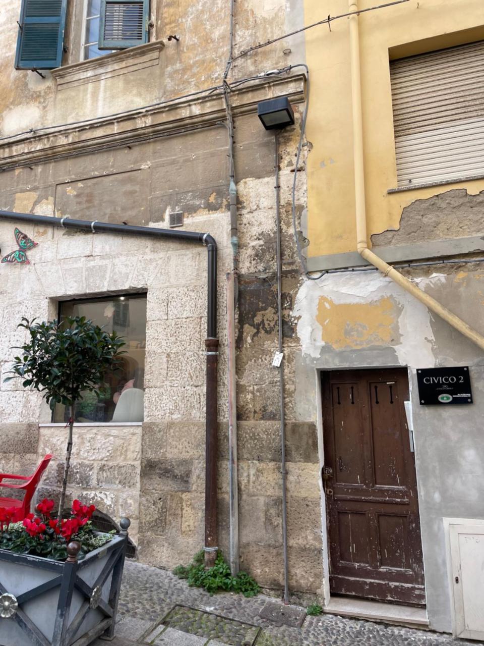 Civico 2 1