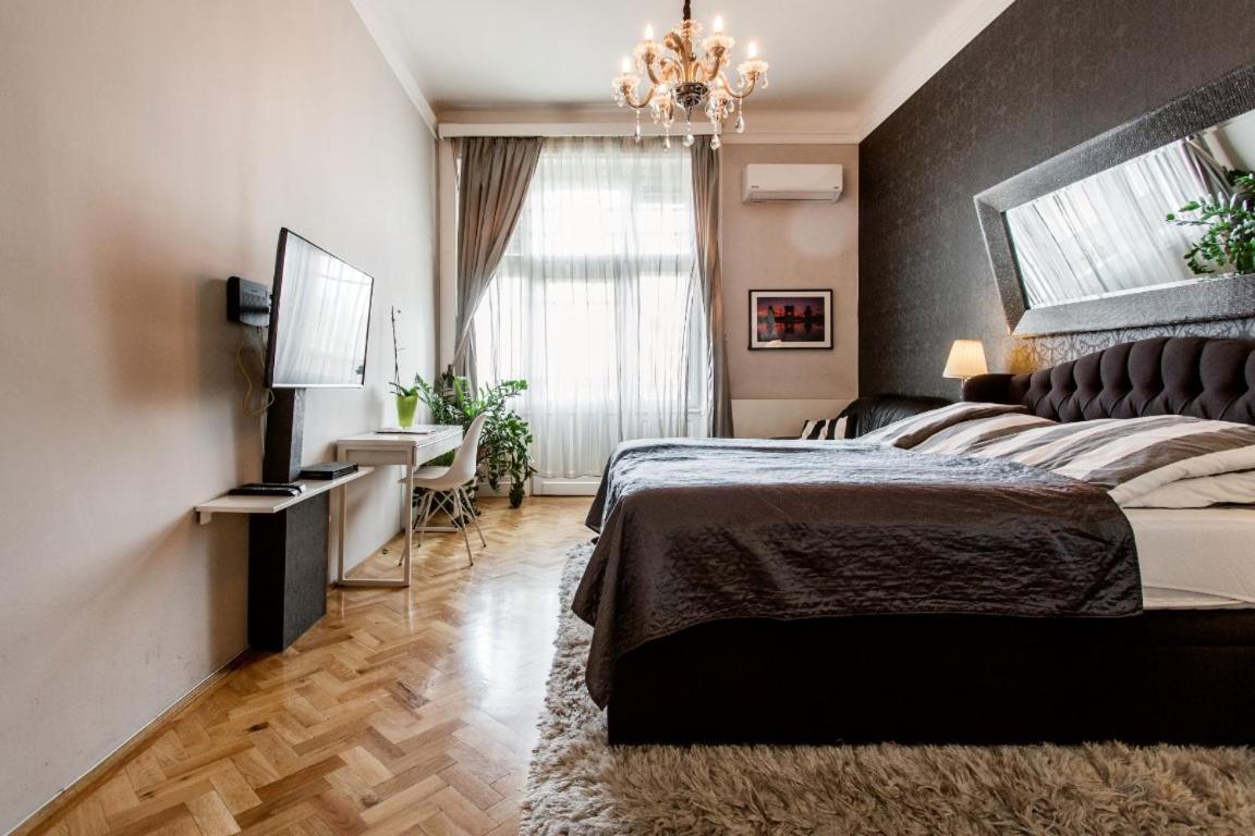 Million Dollar View From the Balcony (Adults Only) 1