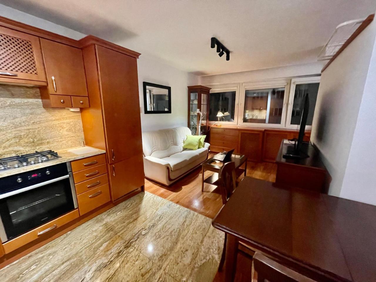 Gold 4 Metro Wifi 65’Tv Netflix Hbo Appletv Disney_ 1