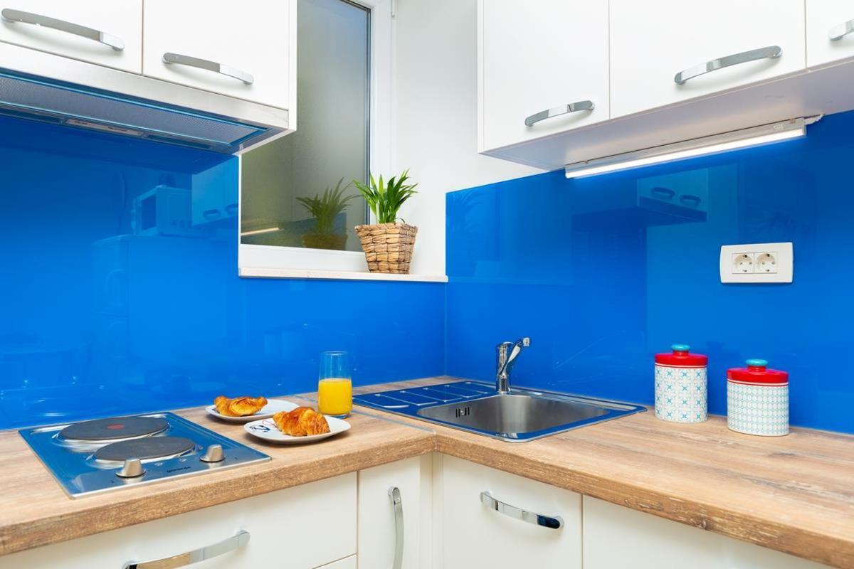 Apartments Red And Blue 2