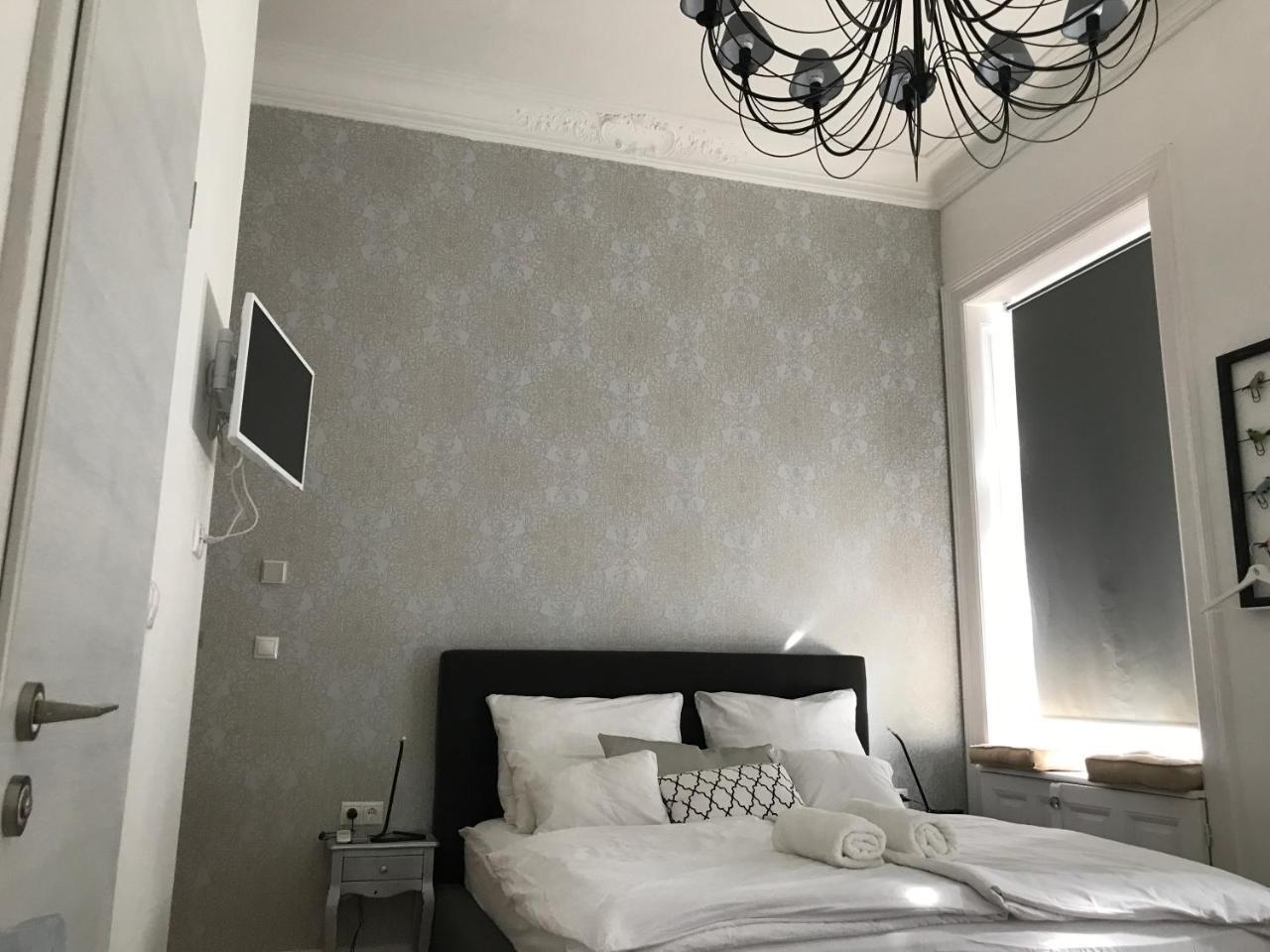 Balance Green Door 7 2