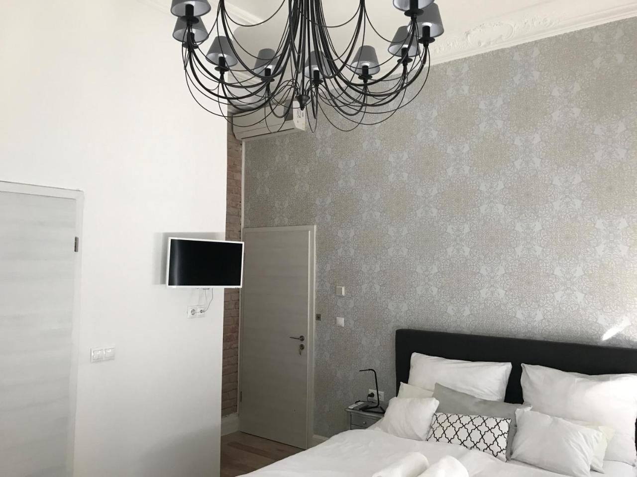 Balance Green Door 7 1