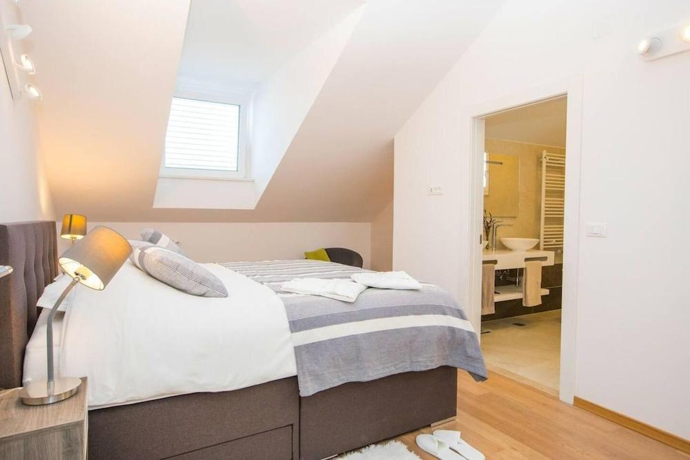 Apartment Marlo in Dubrovnik with Sea View 1